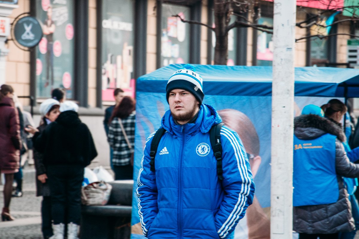 Город наполняется красками