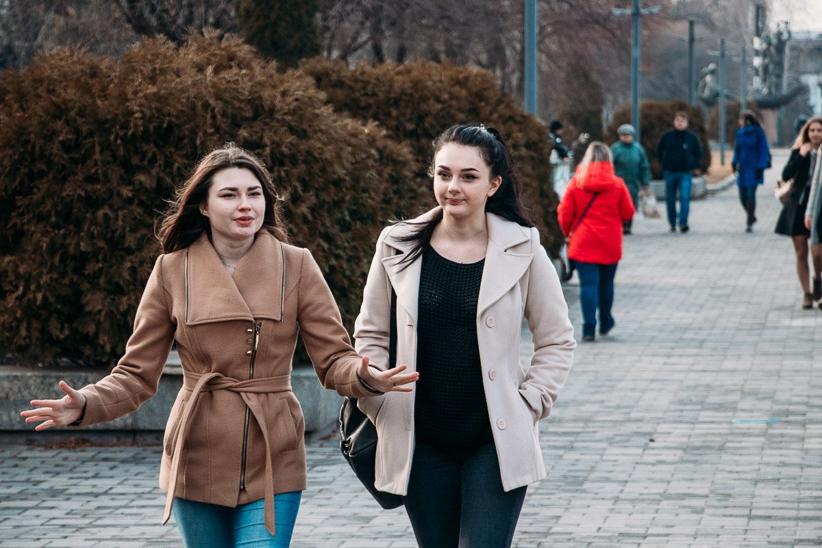 - Я ему сказала ничего не дарить и, представь, ничего не подарил...