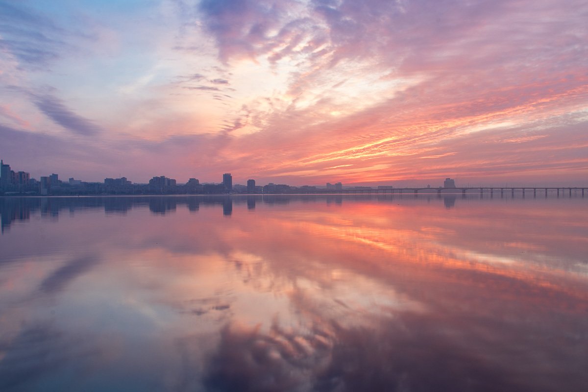Один закат не похож на другой, краски неба не бывают одинаковыми Один закат не похож на другой, краски неба не бывают одинаковыми