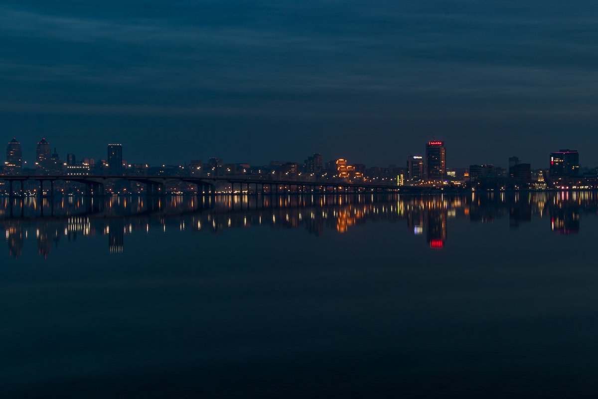 Город становиться каким-от спокойным, что ли Город становиться каким-от спокойным, что ли