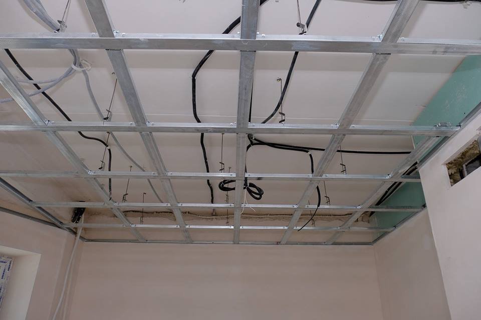 Реконструкцию проводят одновременно снаружи и внутри