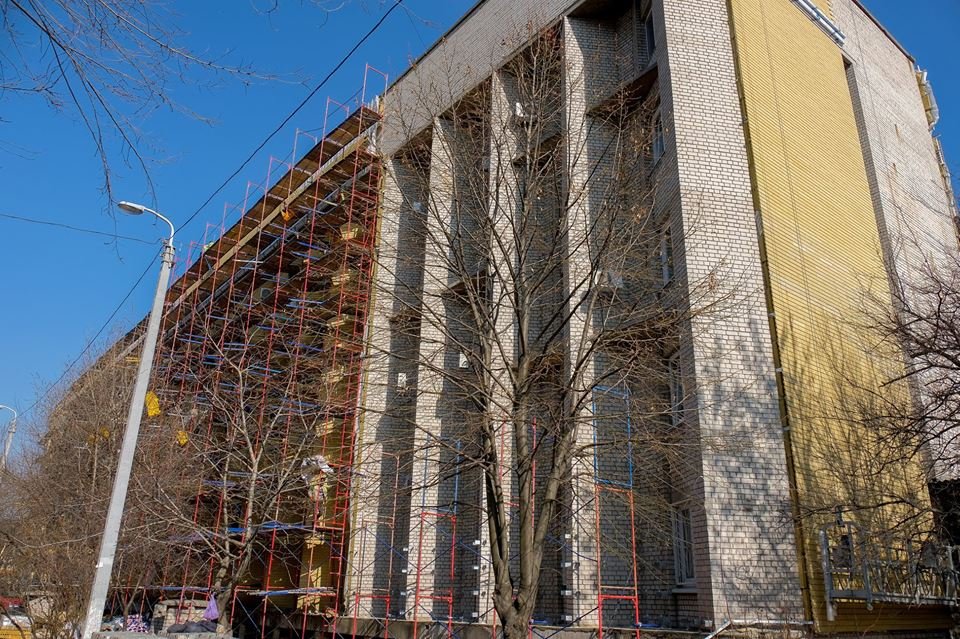 В процессе реконструкции фасада