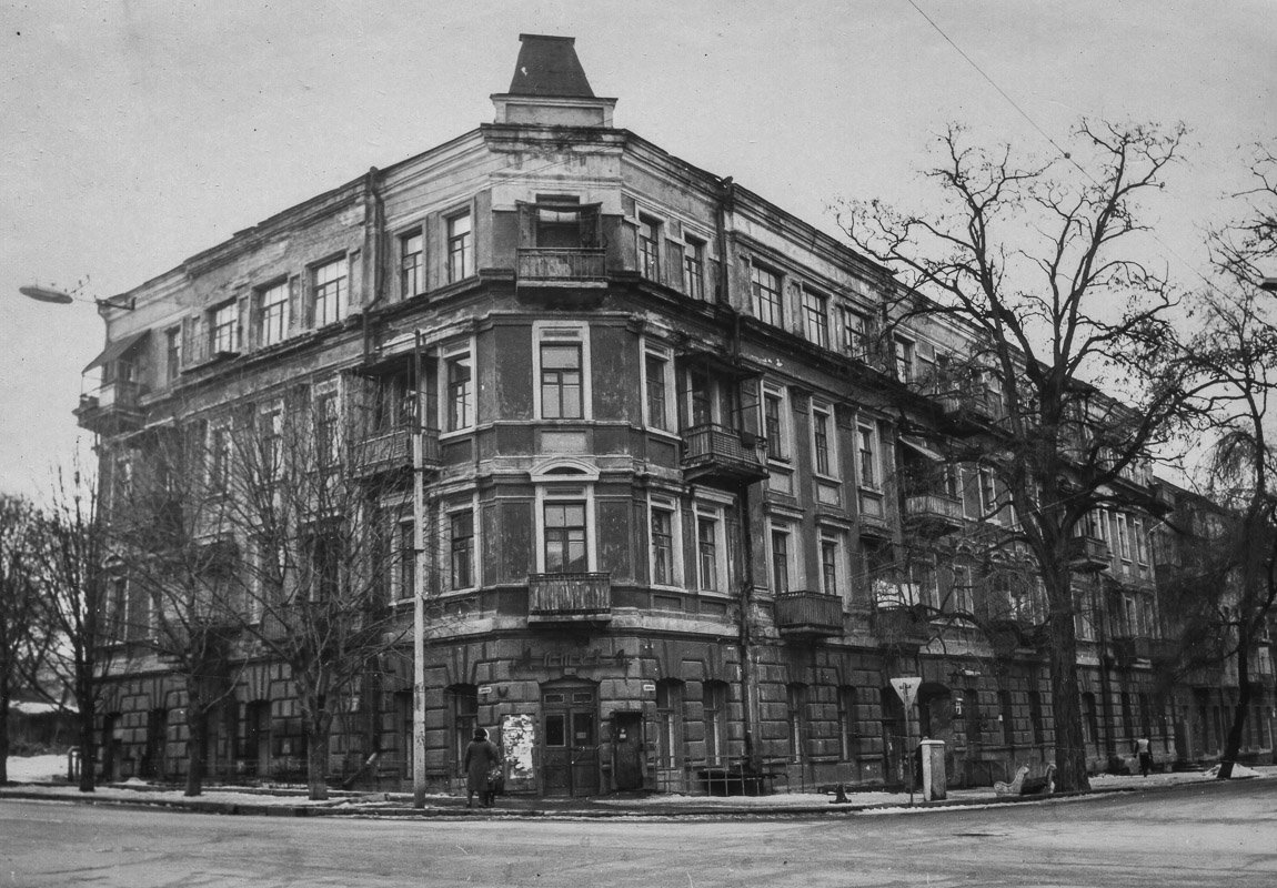 Угол Староказацкой и Короленко тогда