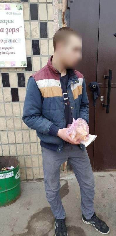 Пытался обокрасть женщину