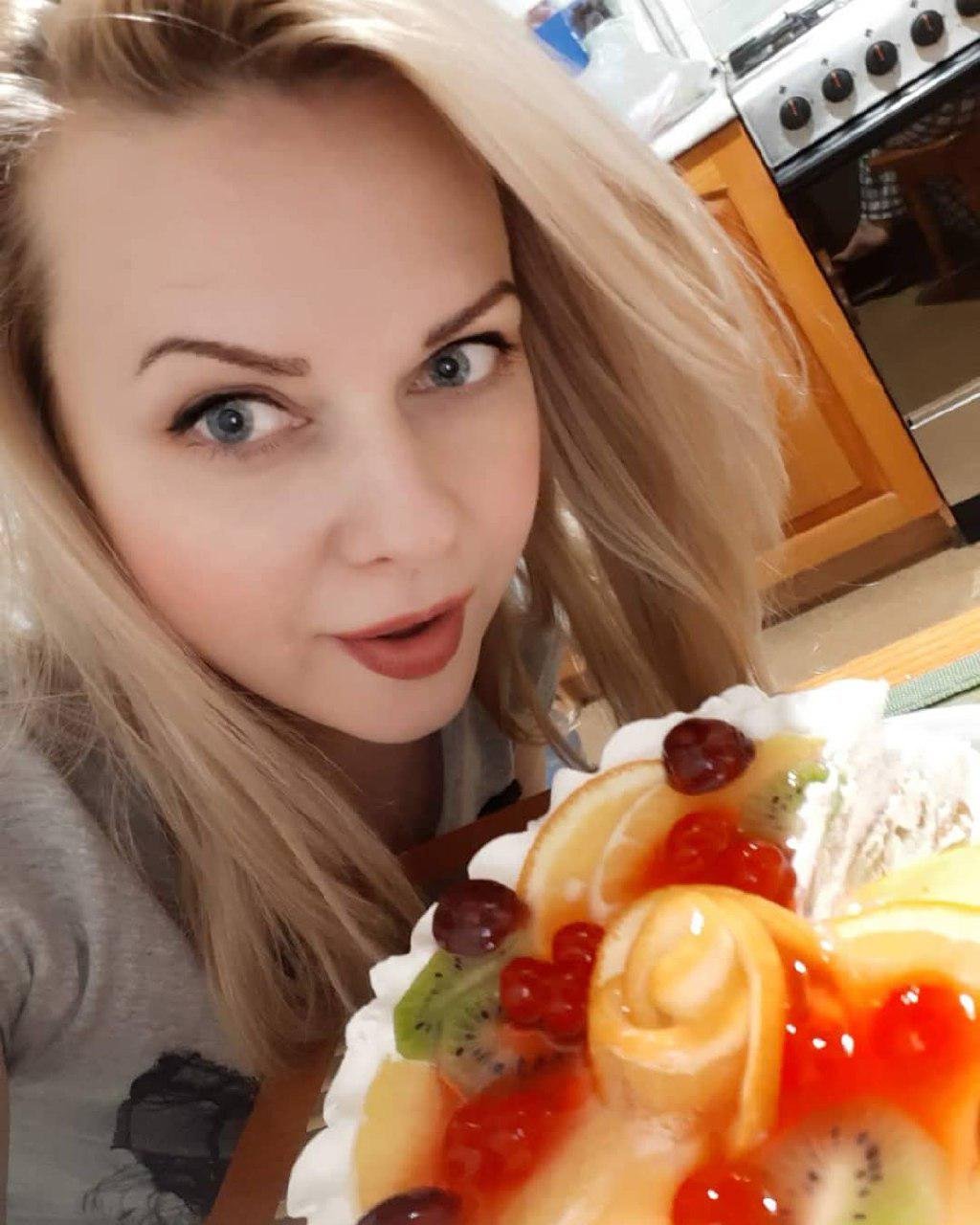 Когда праздники не заканчиваются, какая разница что есть - блины или торт Когда праздники не заканчиваются, какая разница что есть - блины или торт