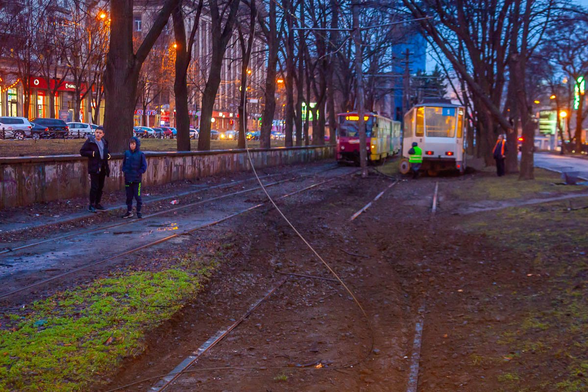 Движение в сторону центра приостановлено Движение в сторону центра приостановлено