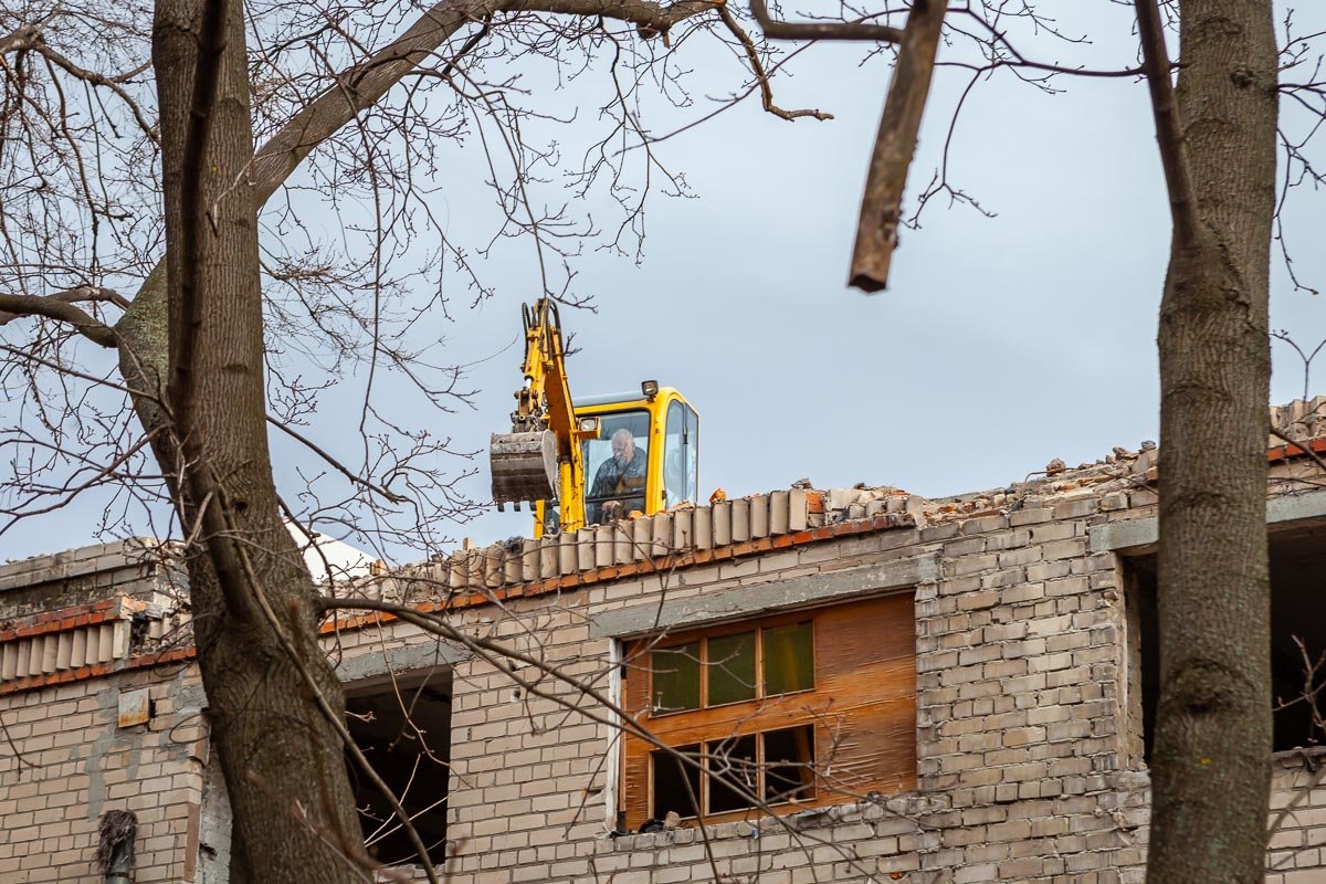 Позднее пришли к выводу, что отель нужно полностью сносить Позднее пришли к выводу, что отель нужно полностью сносить