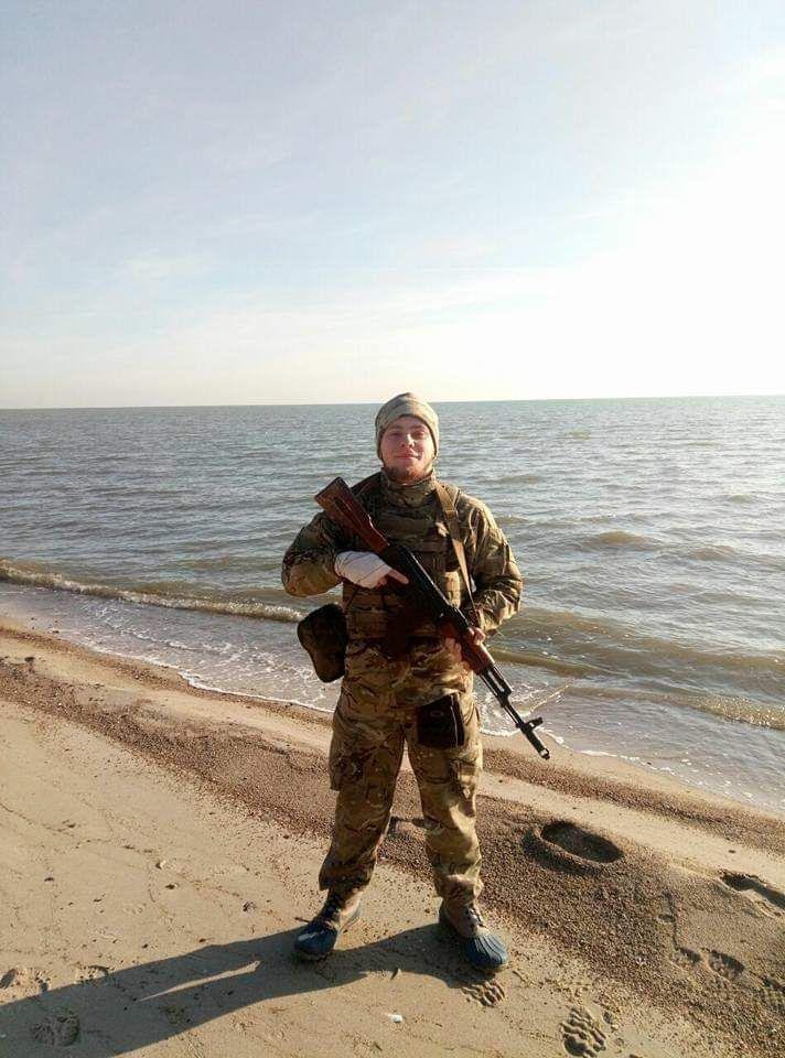 Алексей отправился в одно из добровольческих подразделений, где попал в состав разведывательно-диверсионной группы