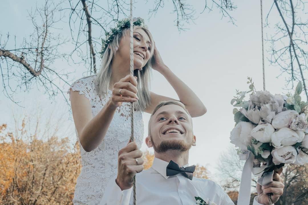 В конце года молодой человек женился