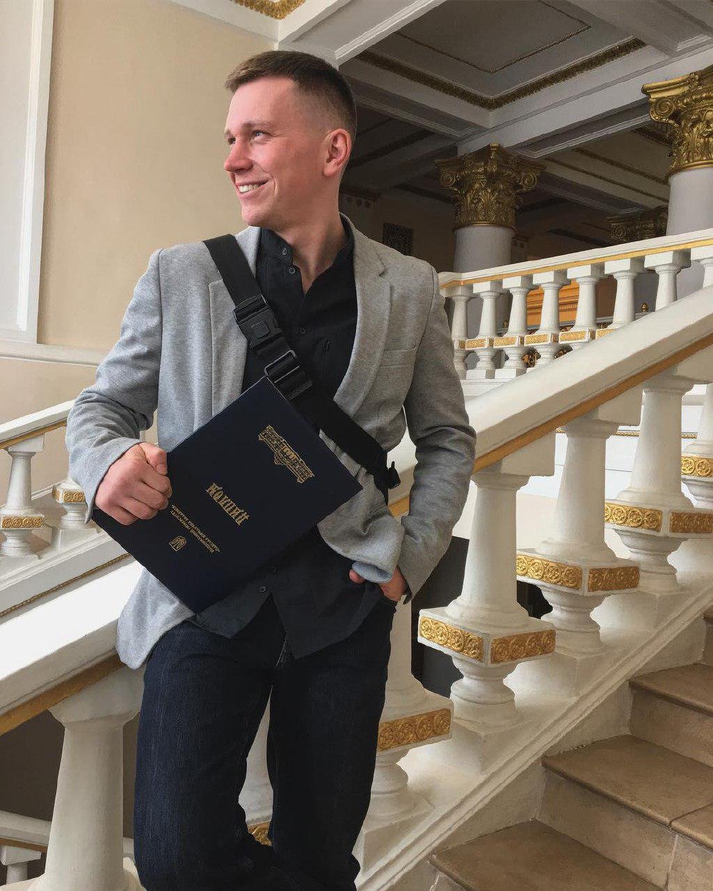 Сейчас молодой человек работает по профессии 