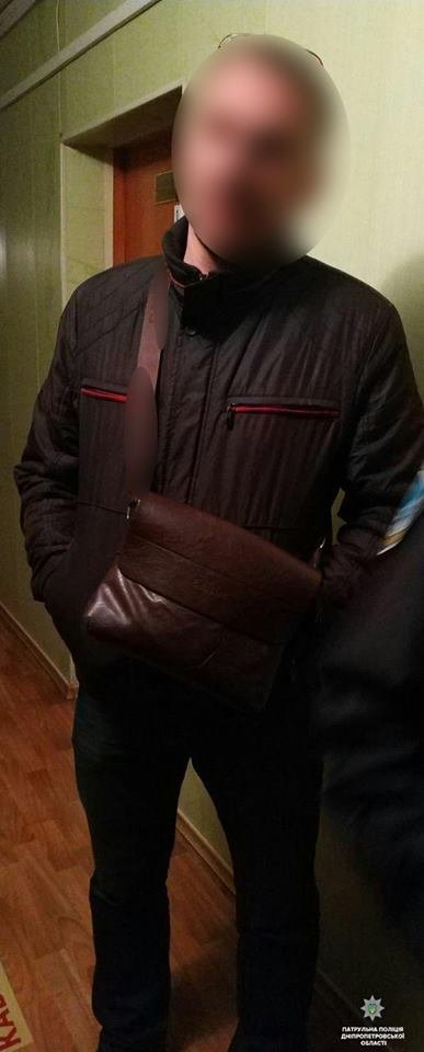 Пьяный водитель хотел откупиться от полицейских Пьяный водитель хотел откупиться от полицейских