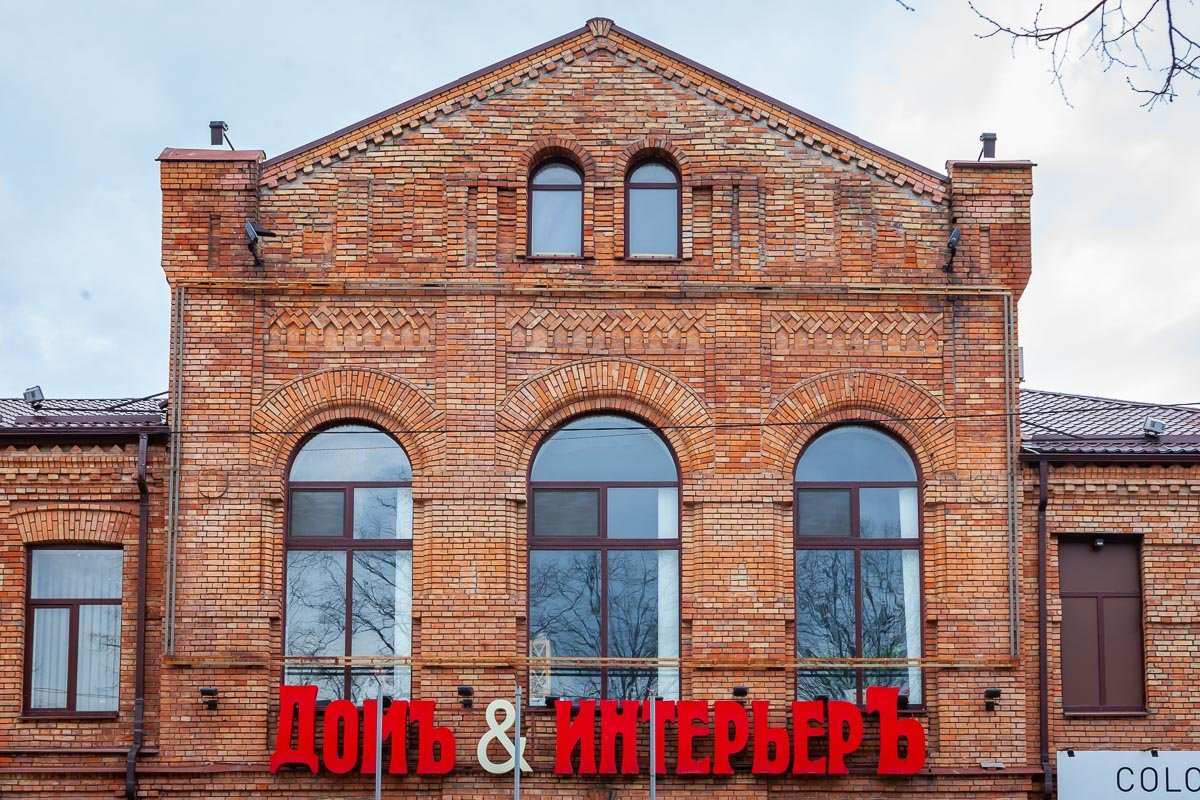 Сейчас там находятся магазины Сейчас там находятся магазины