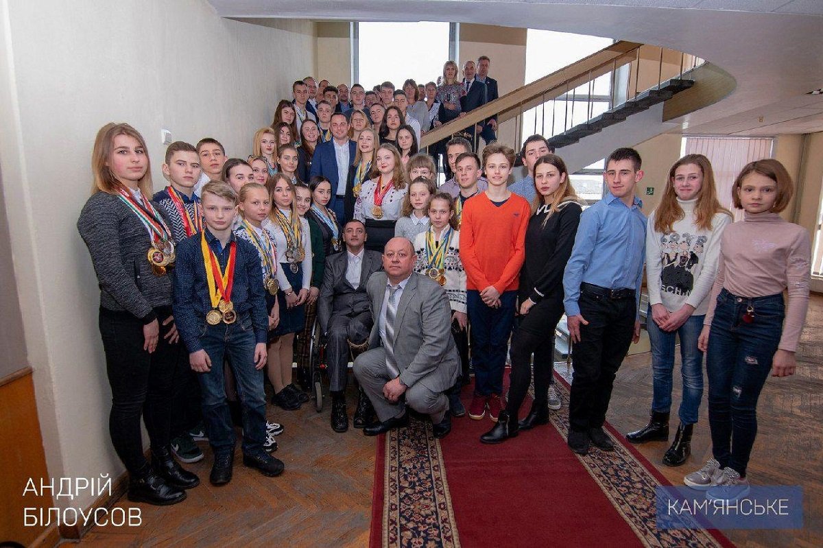 Мэр Каменского торжественно вручил награды ведущим спортсменам города 2