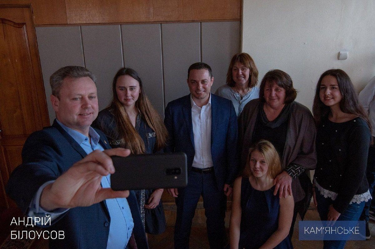 Мэр Каменского торжественно вручил награды ведущим спортсменам города 4