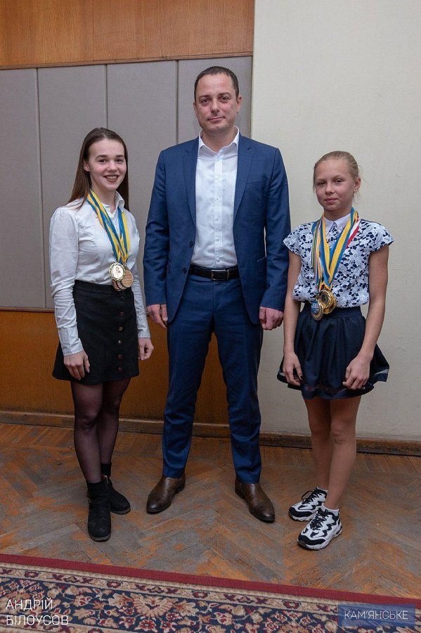 Мэр Каменского торжественно вручил награды ведущим спортсменам города 6