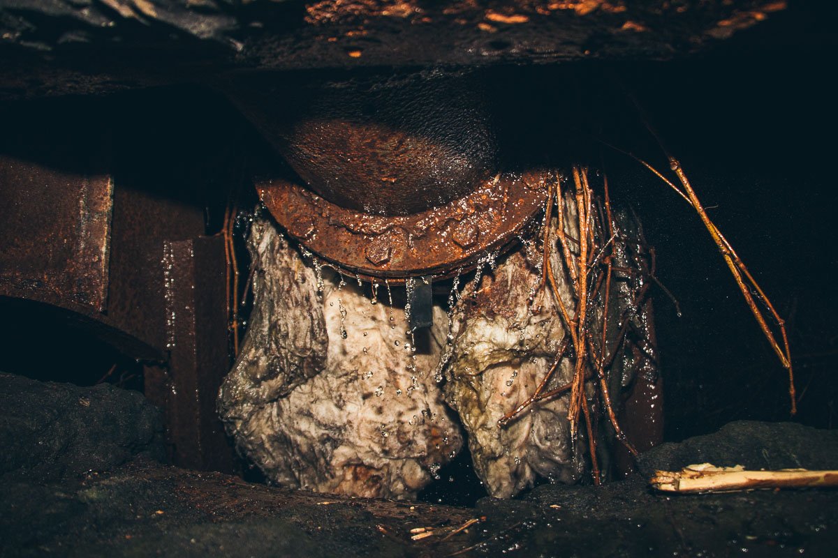 Жители балки говорят, что коммунальщики игнорируют их