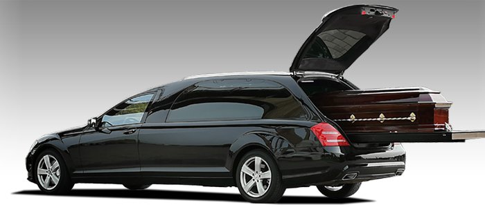 Уборка и благоустройство могил в Днепре: где заказать услуги к поминальным дням 2