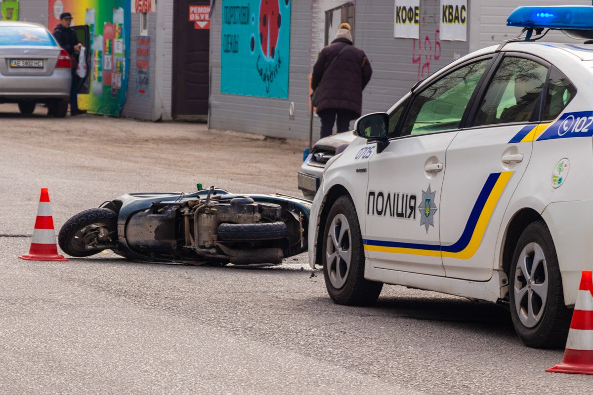 На место происшествия приехал экипаж патрульной полиции и медики скорой помощи