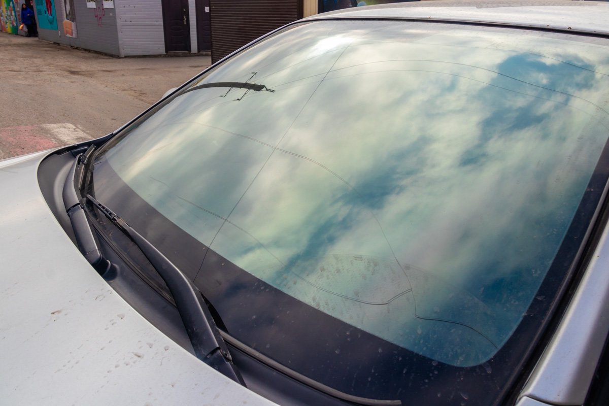 Водитель Subaru не уступил дорогу водителю мопеда, в результате этого произошло столкновение