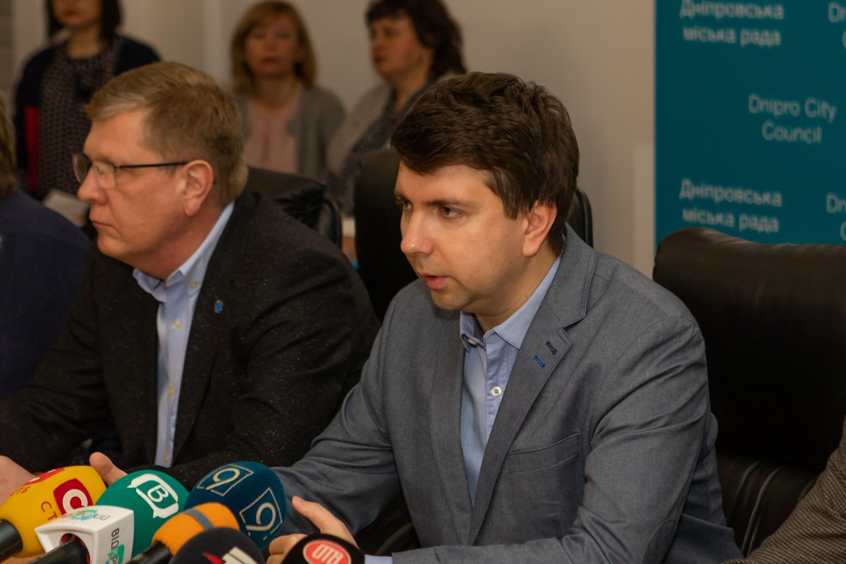 Секретарь Днепровского городского совета Александр Санжара опровергнул информацию, что заболели более 500 детей