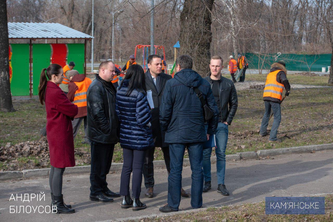 Мэр Каменского проверил, как приводят в порядок город после зимы 1