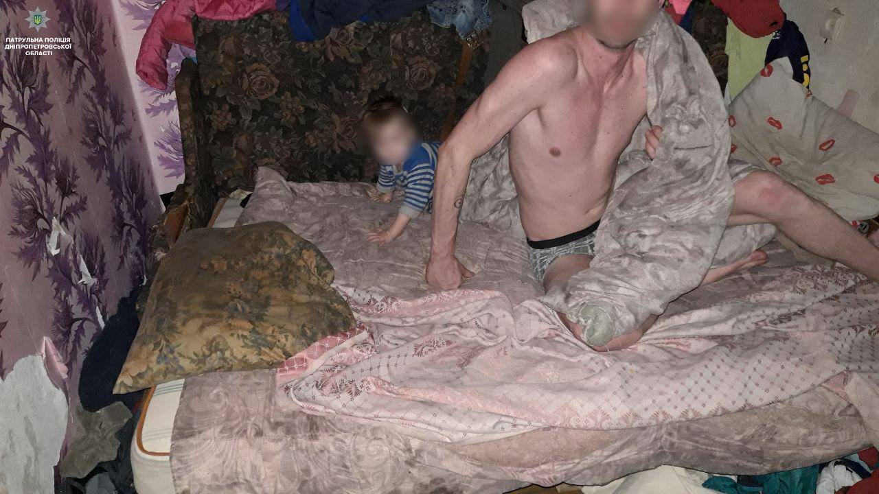 Такие условия жизни для ребенка могут быть опасными Такие условия жизни для ребенка могут быть опасными