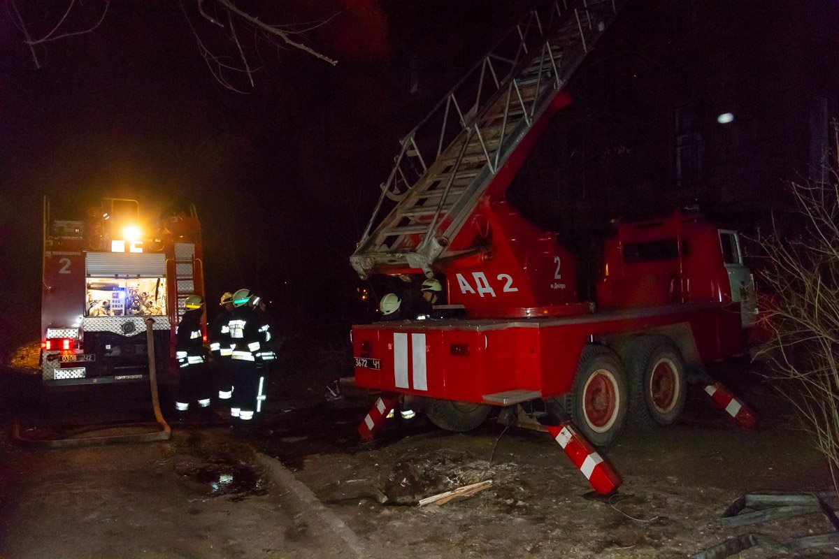 Работают спасатели