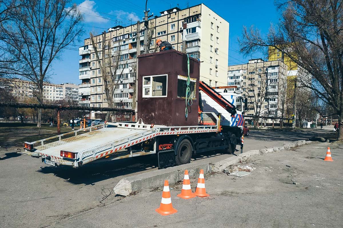Жильцы домов вызвали коммунальное предприятие и караульный пост эвакуировали Жильцы домов вызвали коммунальное предприятие и караульный пост эвакуировали