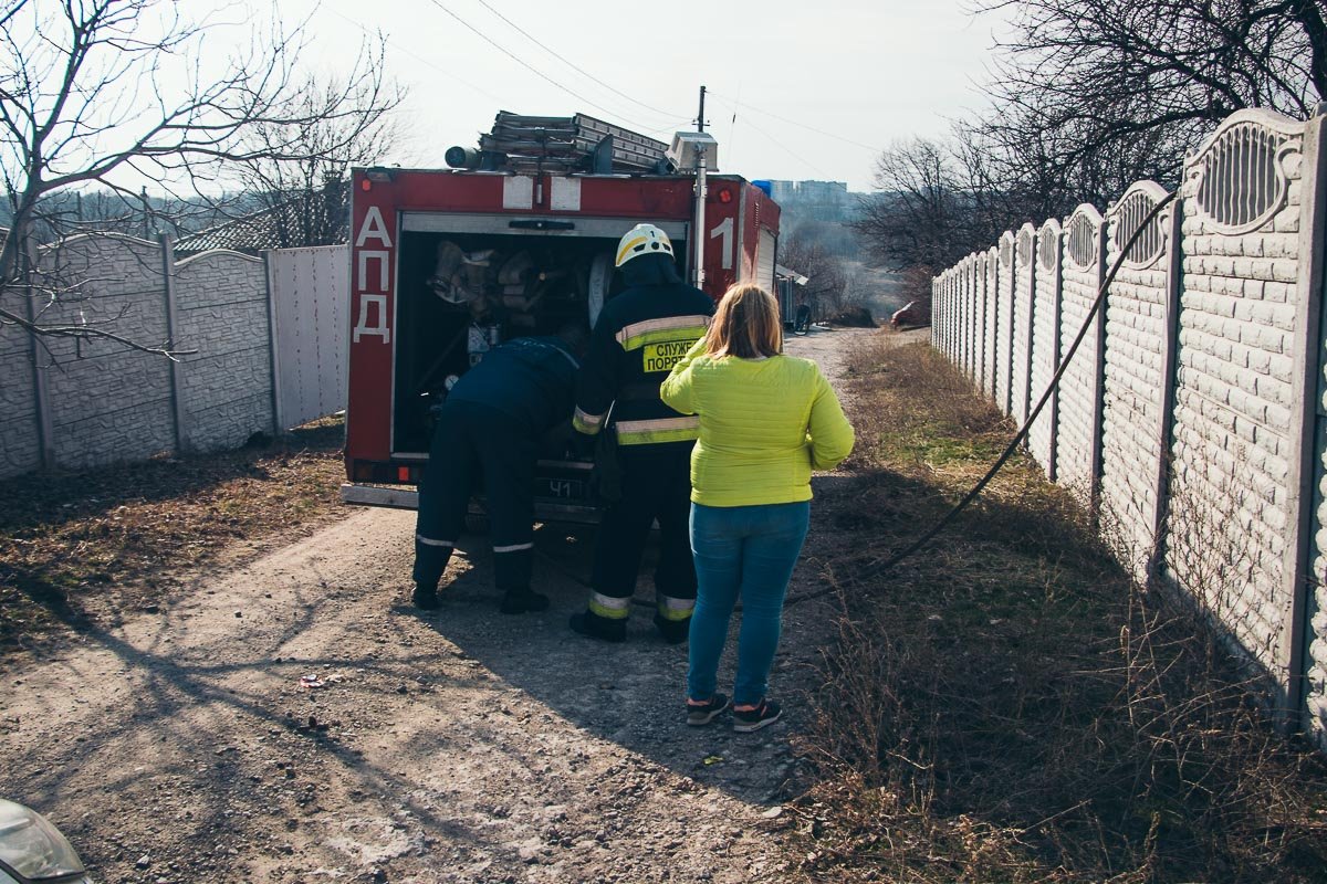 В Днепре на улице Лоцманской горела посадка В Днепре на улице Лоцманской горела посадка