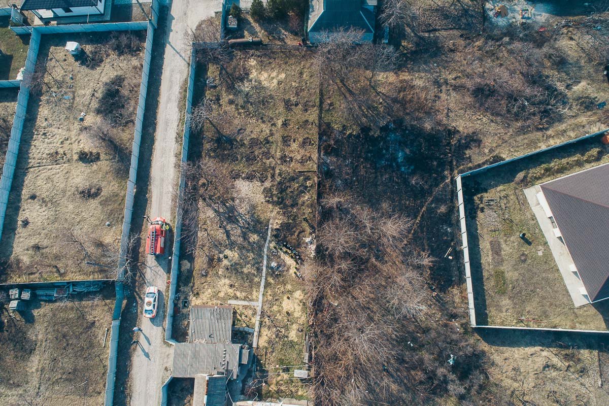 По предварительной информации, там никто не живет По предварительной информации, там никто не живет