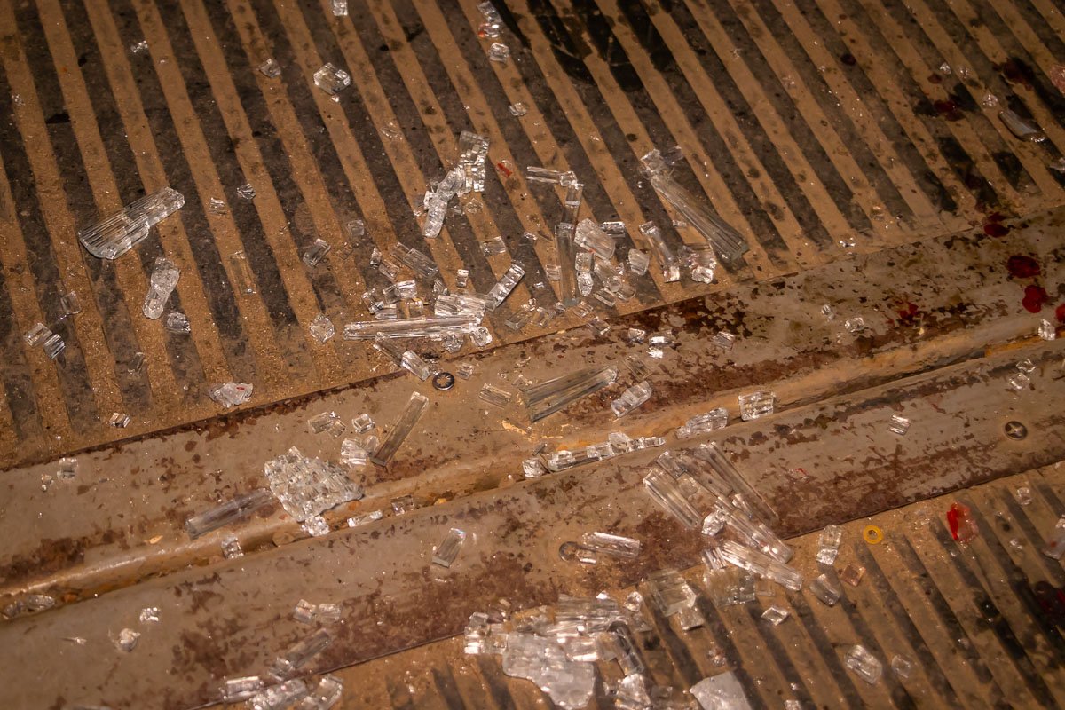 Двоих нападавших патрульные задержали в паре кварталов от места происшествия Двоих нападавших патрульные задержали в паре кварталов от места происшествия