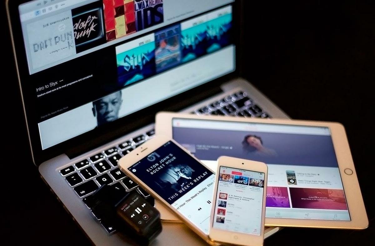 Спикер мероприятия Артем Климбер - режиссер и основатель студии HunkyProduction Спикер мероприятия Артем Климбер - режиссер и основатель студии HunkyProduction