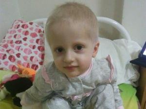 У девочки пострадала печенье, когда она проходила второй протокол лечения лейкоза У девочки пострадала печенье, когда она проходила второй протокол лечения лейкоза