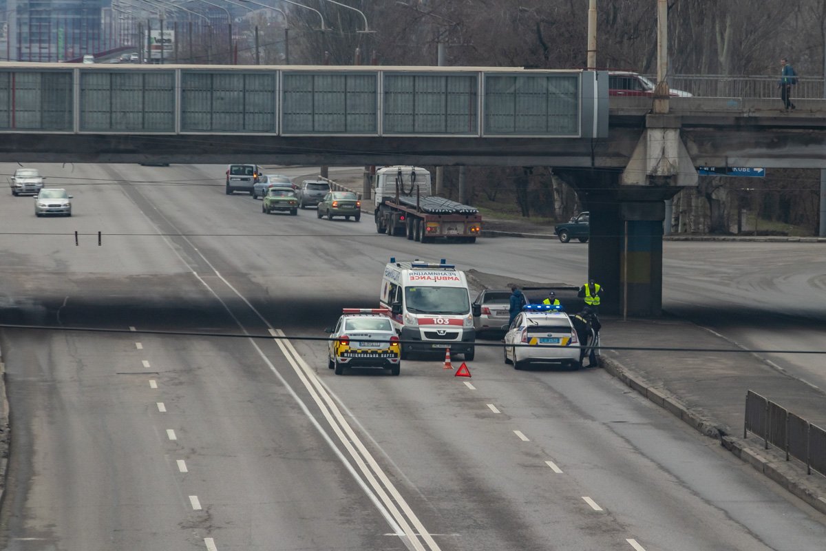Мужчина переходил дорогу в неположенном месте Мужчина переходил дорогу в неположенном месте