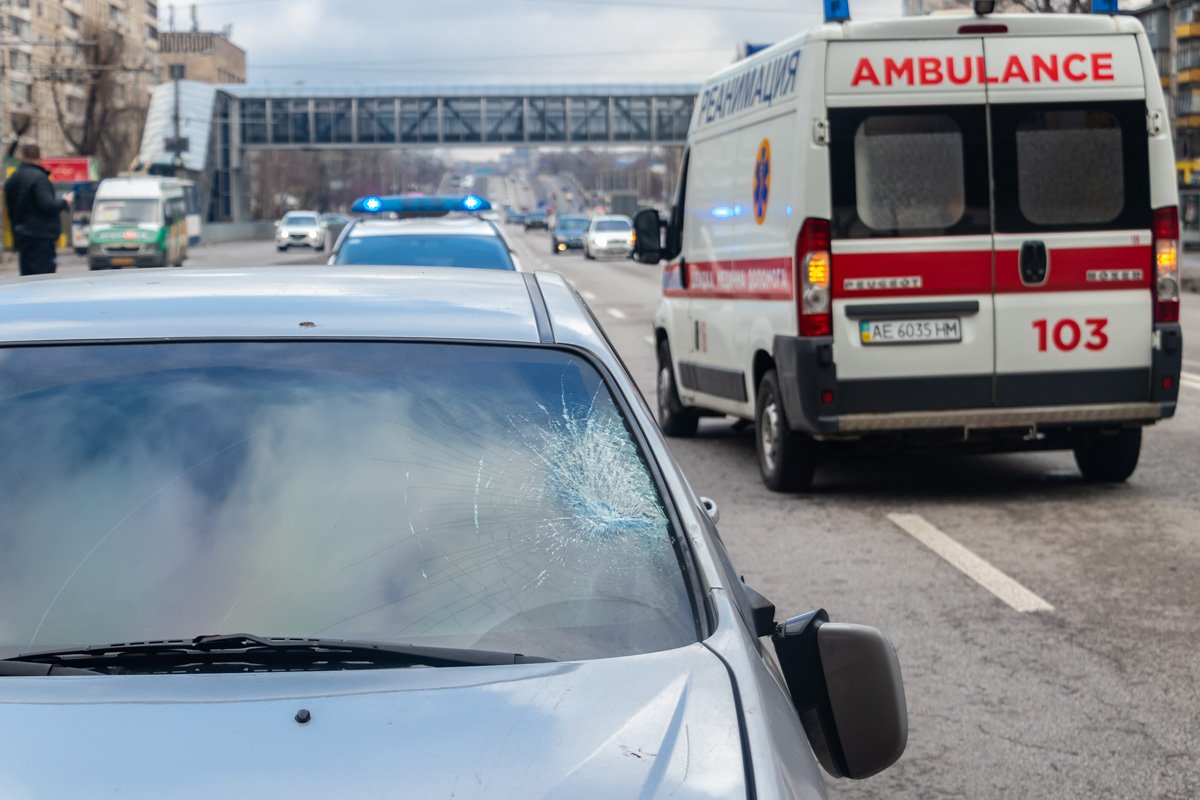 Патрульные оградили место происшествия конусами Патрульные оградили место происшествия конусами