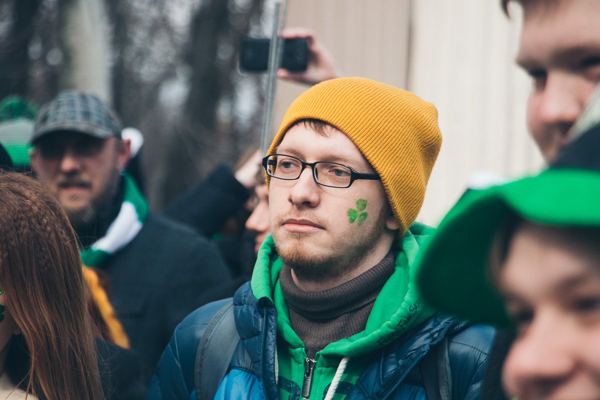 Участники пошли в памятнику Николаю Гоголю, чтобы сделать фото на память