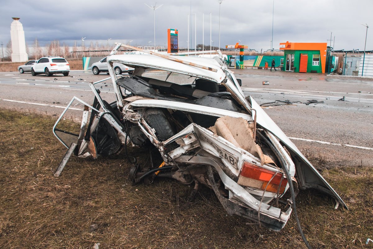 Водителя ВАЗа с места аварии госпитализировали в 6-ю городскую больницу
