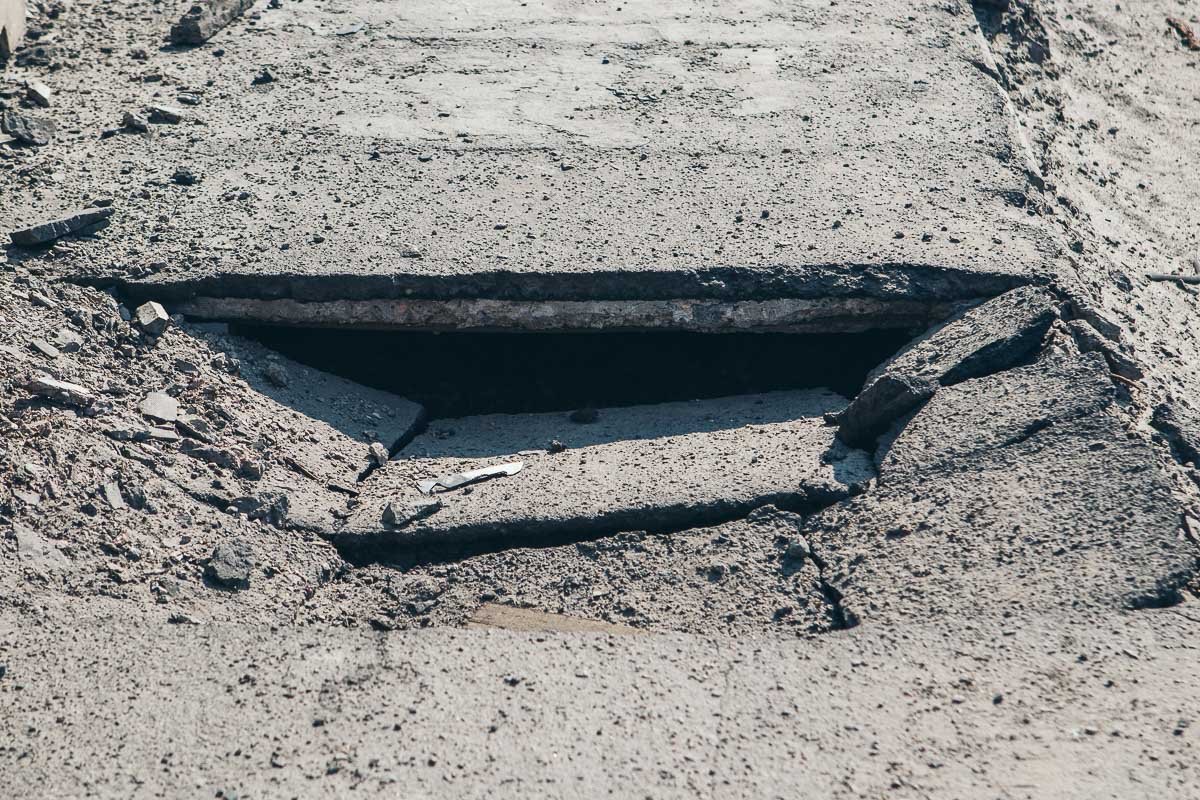 Асфальт в некоторых местах не вызывает доверия Асфальт в некоторых местах не вызывает доверия