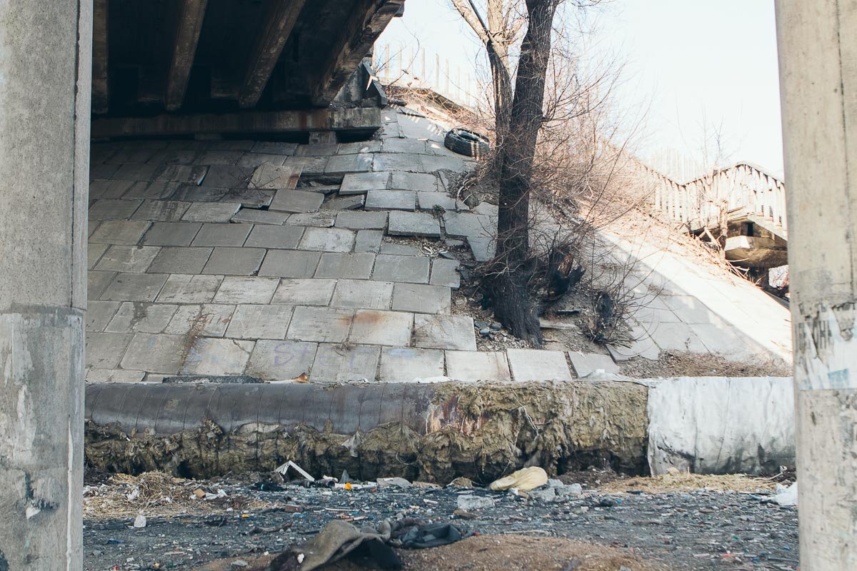 У основания рассыпается плитка У основания рассыпается плитка