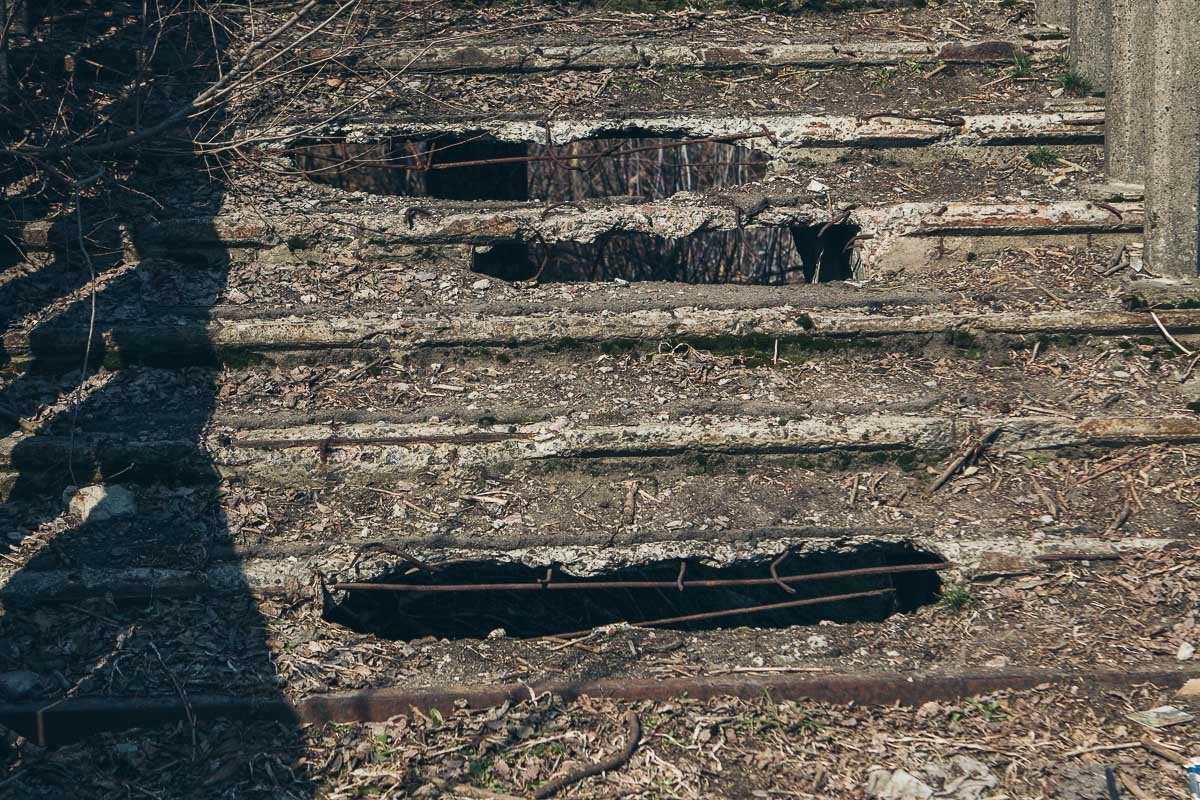 Дыры в ступеньках Дыры в ступеньках