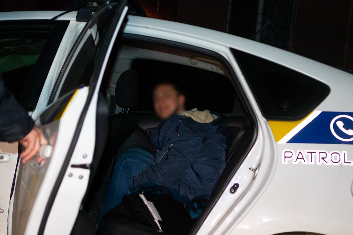 На место вызвали следственно-оперативную группу, которая установит все детали На место вызвали следственно-оперативную группу, которая установит все детали