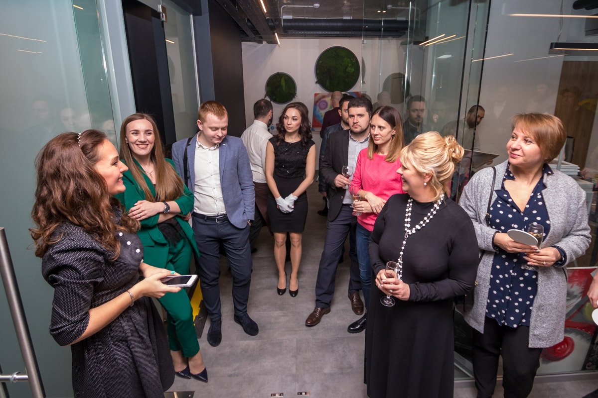 Благотворительный аукцион и яркая вечеринка: банк Concord открыл новое VIP-отделение в Днепре 23