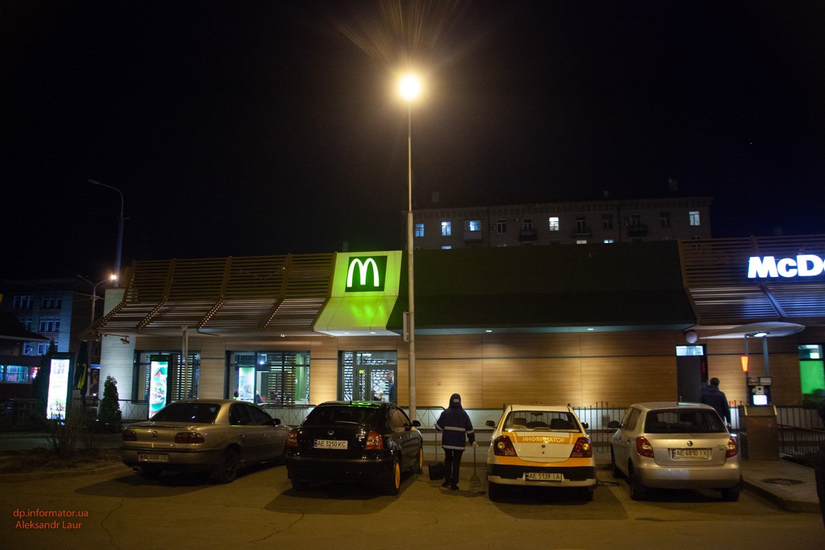 На место происшествия приехали врачи скорой помощи На место происшествия приехали врачи скорой помощи