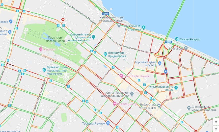 Центр стоит