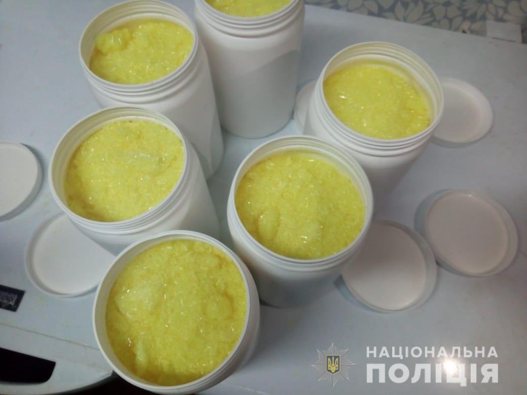 Во время обыска полицейские изъяли лабораторное оборудование