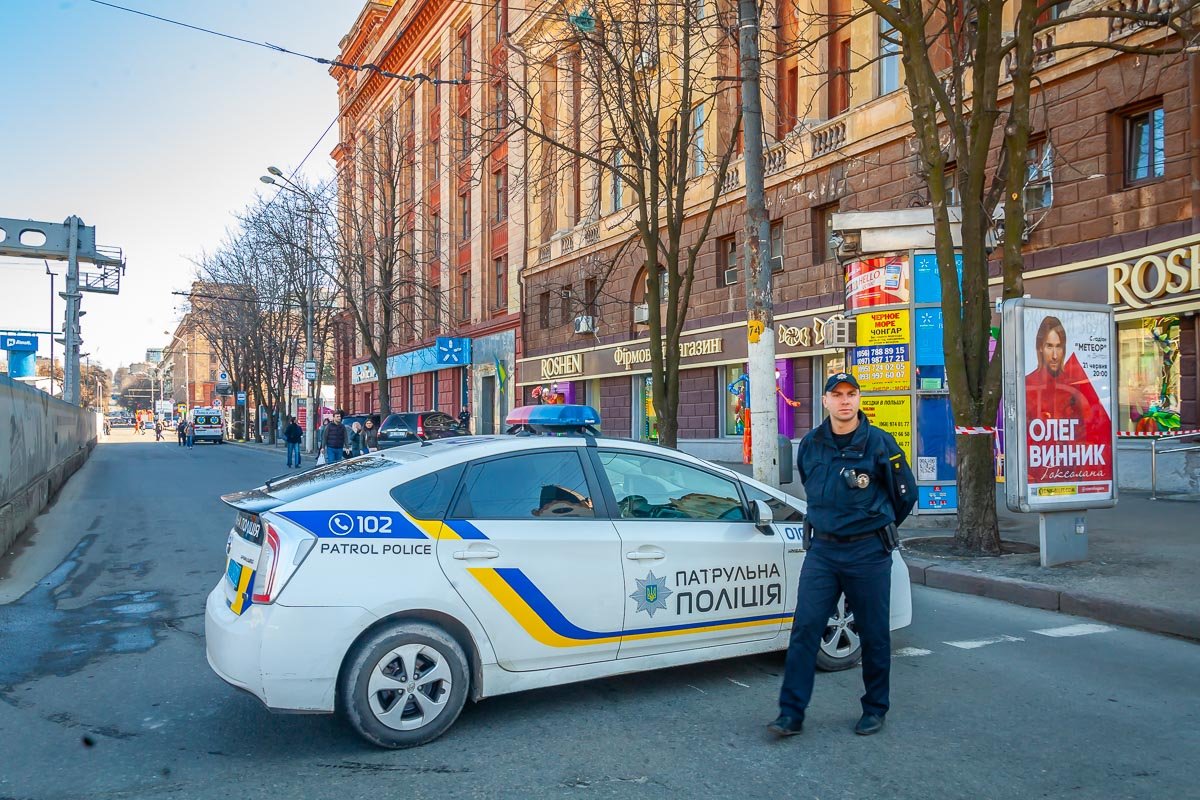 Правоохранители регулируют движение