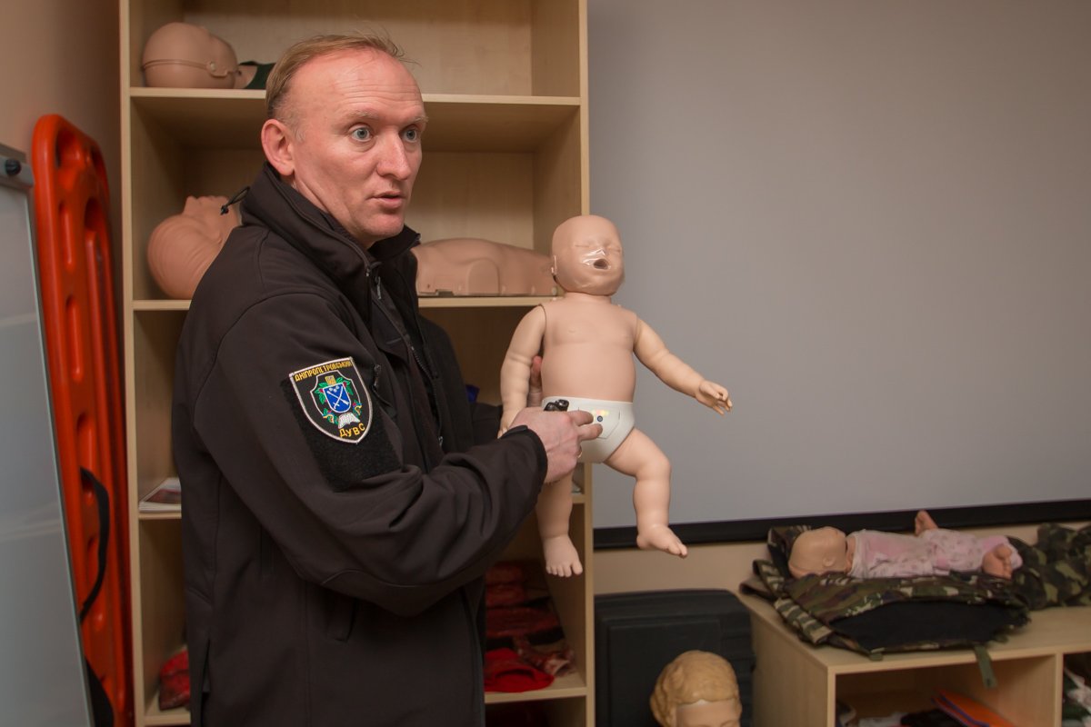 Учили оказывать помощь в зависимости от возраста Учили оказывать помощь в зависимости от возраста