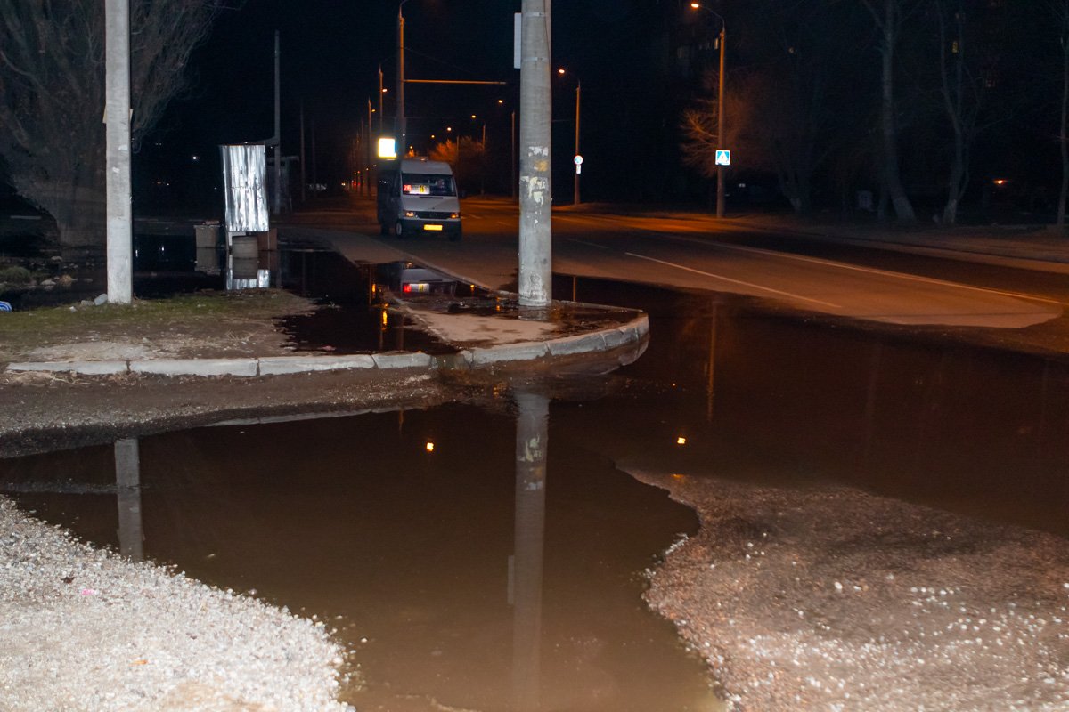 Рядом с местом происшествия находится остановка общественного транспорта 