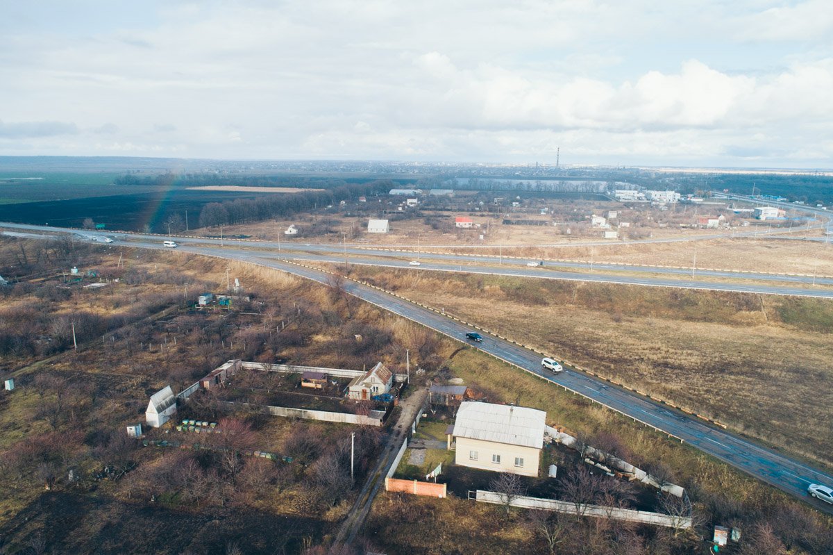 По этой дороге лучше ехать спокойно 