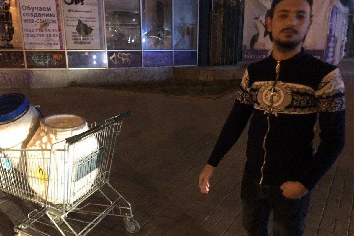 Парень 1995-го года рождения был крайне удивлен, когда к нему подошли правоохранители